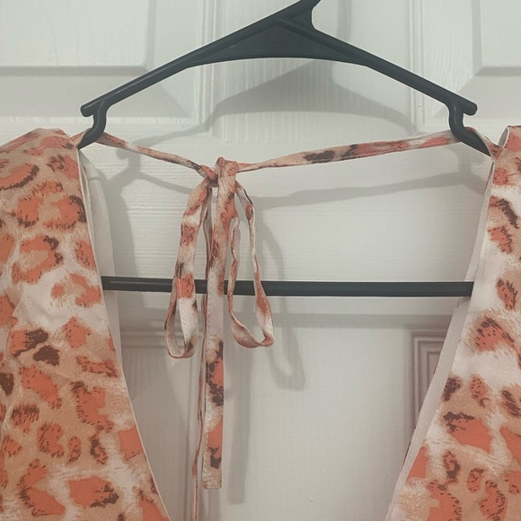 HP 2/19 NWT Leopard Print Plunge V Neck Romper with Drawstring Tassel Tie - Picture 9 of 12